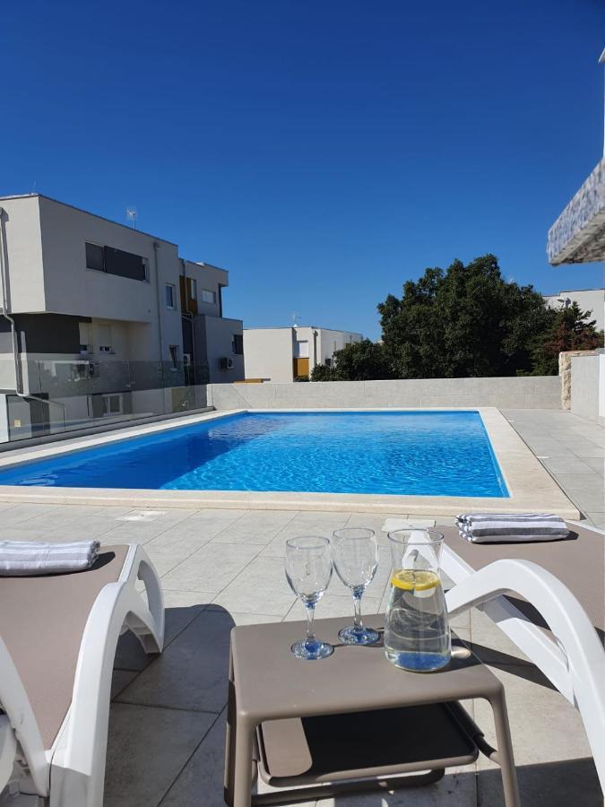 Seahorse Luxury Apartment With Pool And Sea View 诺瓦利娅 外观 照片