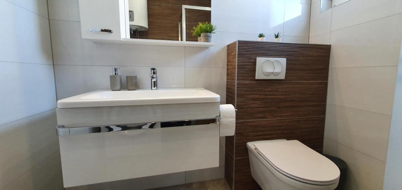 Seahorse Luxury Apartment With Pool And Sea View 诺瓦利娅 外观 照片