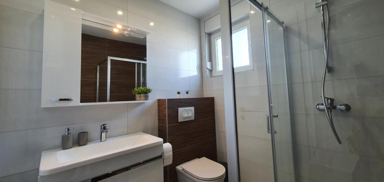 Seahorse Luxury Apartment With Pool And Sea View 诺瓦利娅 外观 照片