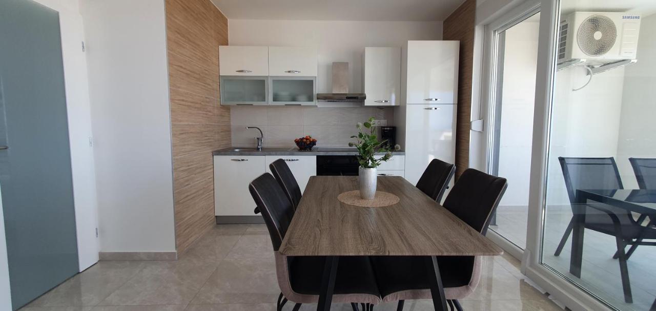 Seahorse Luxury Apartment With Pool And Sea View 诺瓦利娅 外观 照片